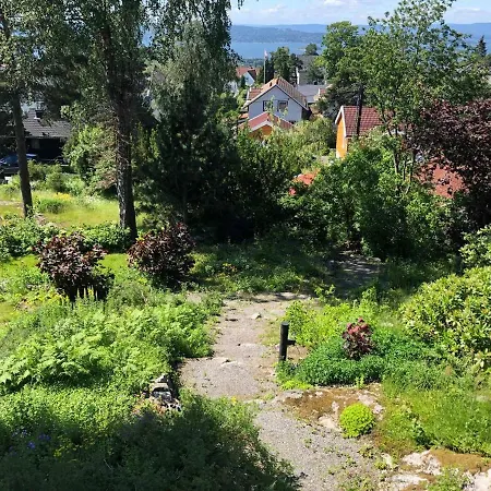A Beautiful House With A Garden And A View Of The Fjords オスロ
